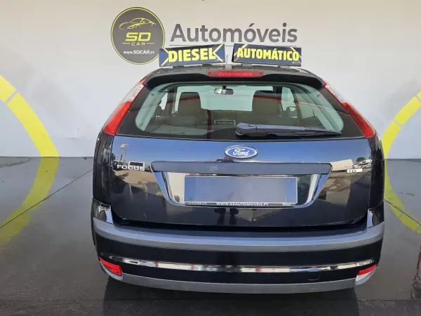 Ford Focus 2006 - 6750 EUR, 130000 km - AUTO.MOTO.pt - 130000km - foto 4 de 10