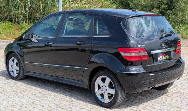 Mercedes-Benz B 180 2006 - 5250 EUR, 397954 km - AUTO.MOTO.pt - 397954km - foto 10 de 18