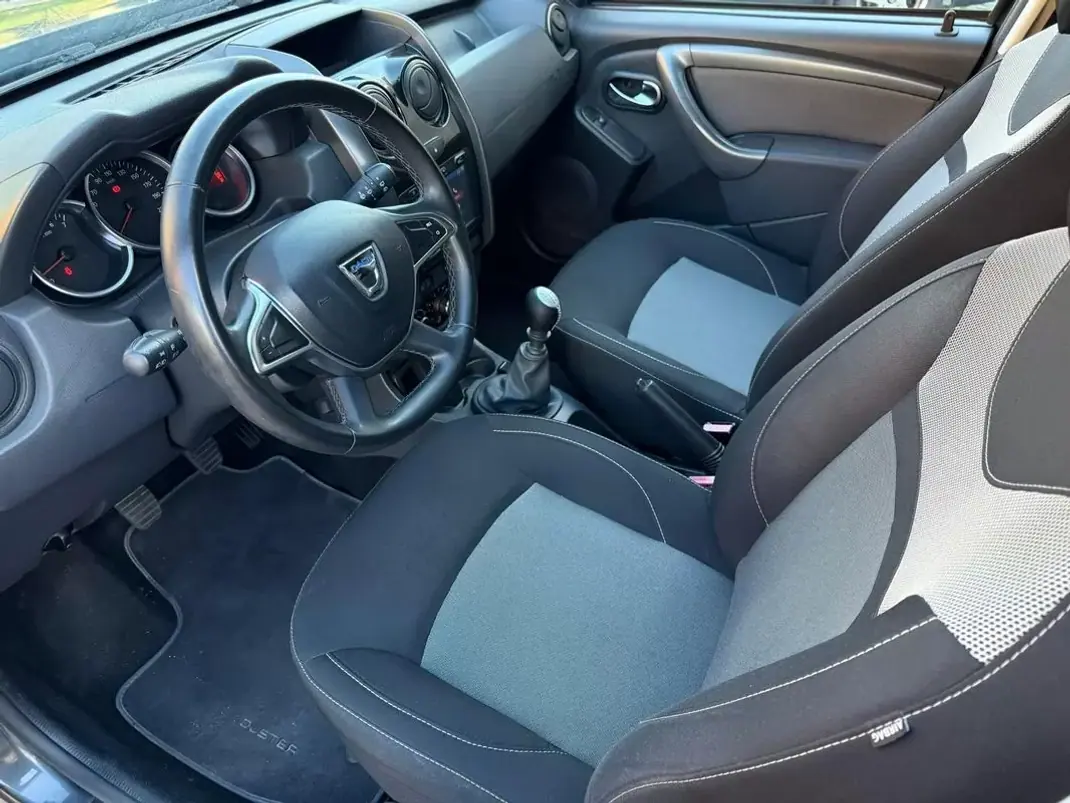 Dacia Duster 2018 - 12900 EUR, 131000 km - AUTO.MOTO.pt - 131000km - foto 30 de 31