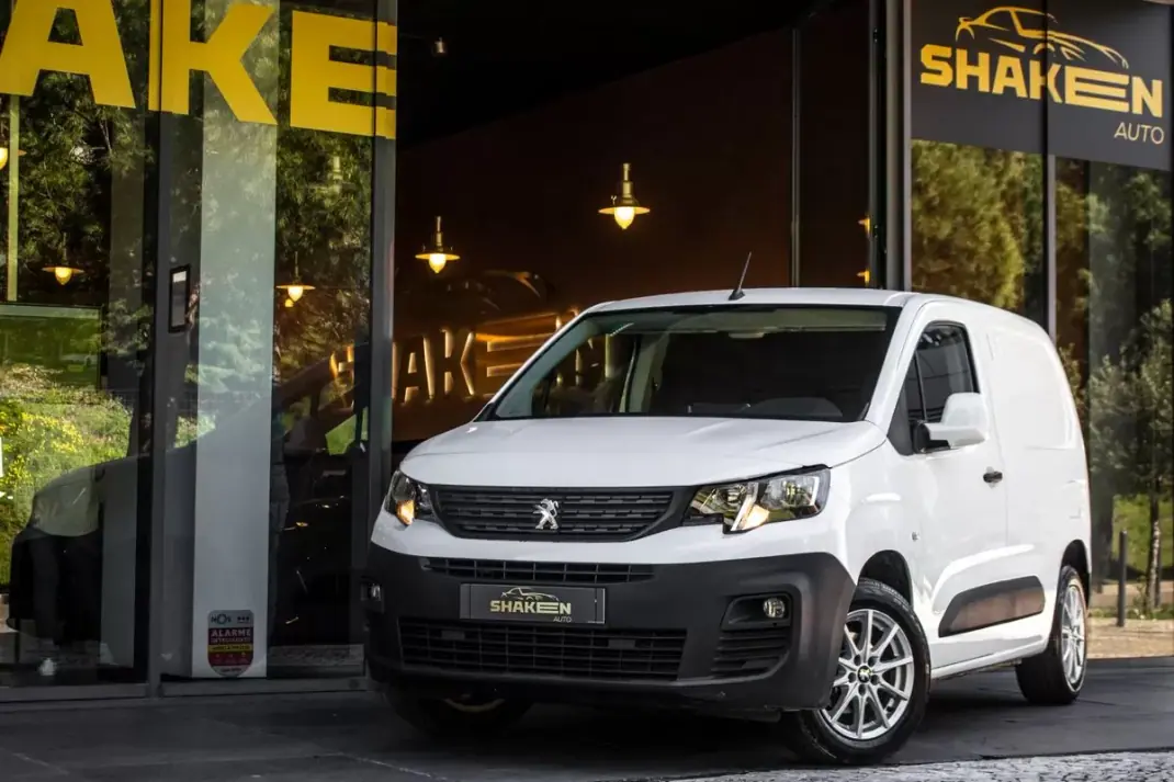 Peugeot Partner 1.5 Blue HDI 100 S&S Premium 2021 - 12990 EUR, 71659 km - AUTO.MOTO.pt - 71659km - foto 1 de 31