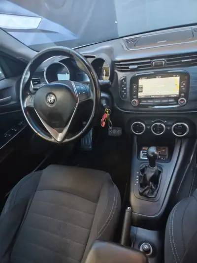 Alfa Romeo Giulietta 2016 - 12990 EUR, 166000 km - AUTO.MOTO.pt - 166000km - foto 10 de 12