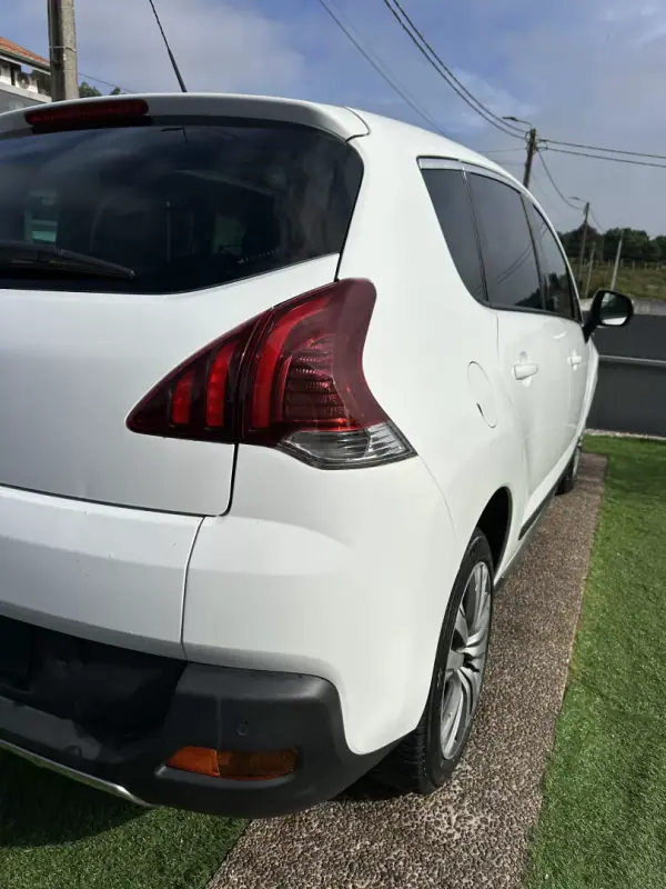 Peugeot 3008 2014 - 8400 EUR, 220000 km - AUTO.MOTO.pt - 220000km - foto 15 de 62