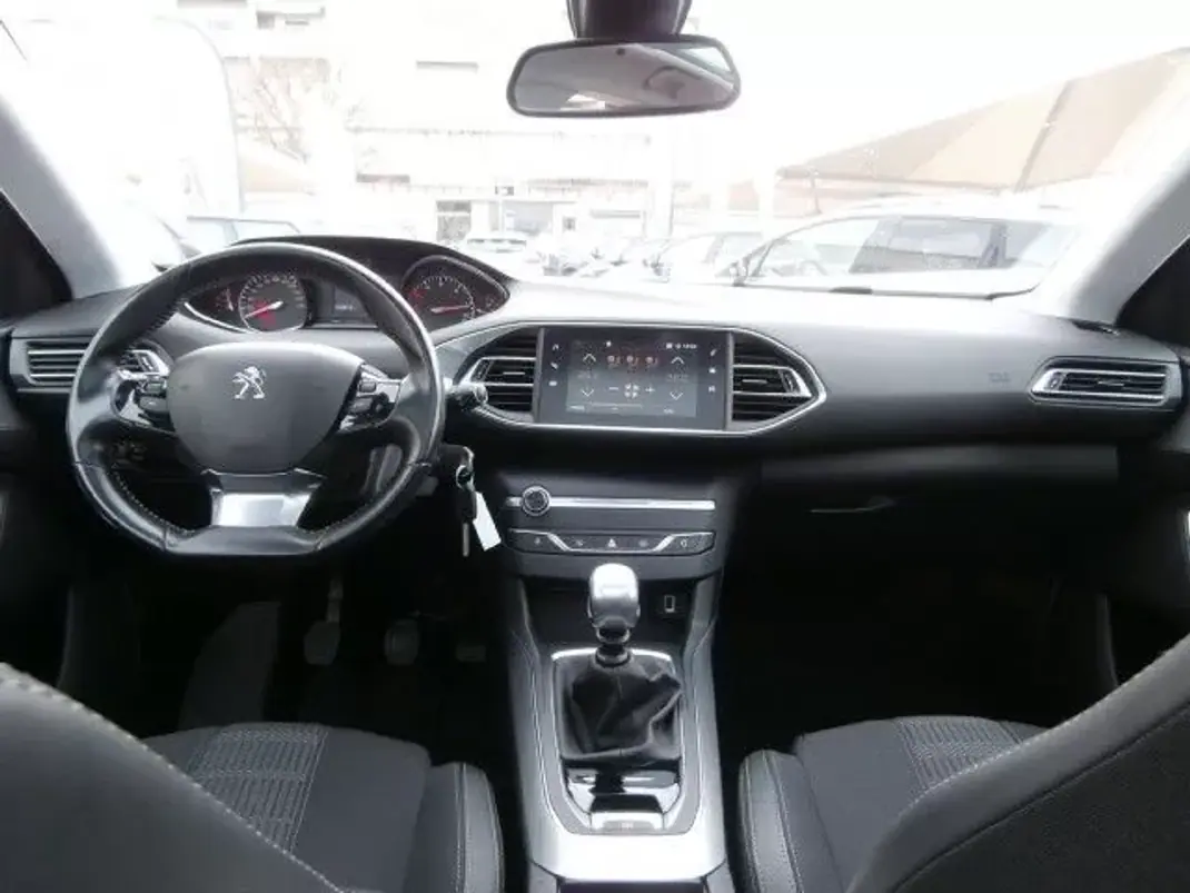 Peugeot 308 2019 - 15250 EUR, 160913 km - AUTO.MOTO.pt - 160913km - foto 13 de 37