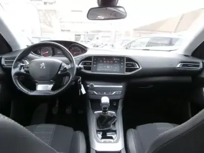 Peugeot 308 2019 - 15250 EUR, 160913 km - AUTO.MOTO.pt - 160913km - foto 13 de 37