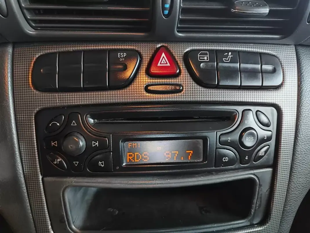 Mercedes-Benz C 220 2000 - 5750 EUR, 372700 km - AUTO.MOTO.pt - 372700km - foto 35 de 60