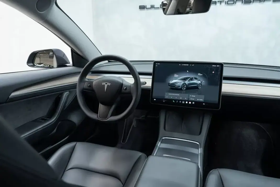 Tesla Model 3 2023 - 31950 EUR, 88000 km - 88000km - foto 18 de 48