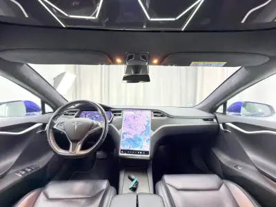 Tesla Model S 2018 - 19500 EUR, 260000 km - AUTO.MOTO.pt - 260000km - foto 9 de 23