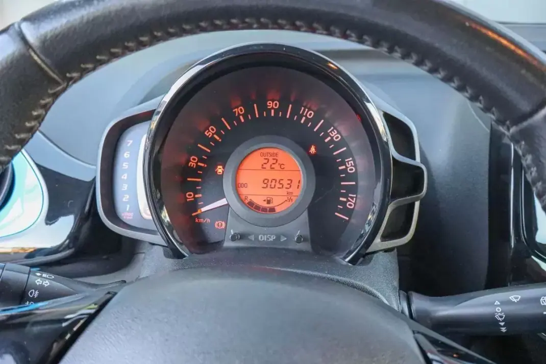 Toyota Aygo 2015 - 7990 EUR, 90537 km - 90537km - foto 11 de 20