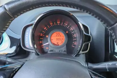 Toyota Aygo 2015 - 7990 EUR, 90537 km - 90537km - foto 11 de 20