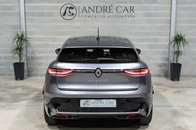 Renault Mégane E-Tech 2023 - 20950 EUR, 72823 km - AUTO.MOTO.pt - 72823km - foto 8 de 37