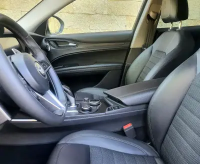 Alfa Romeo Stelvio 2020 - 29980 EUR, 47900 km - AUTO.MOTO.pt - 47900km - foto 7 de 28