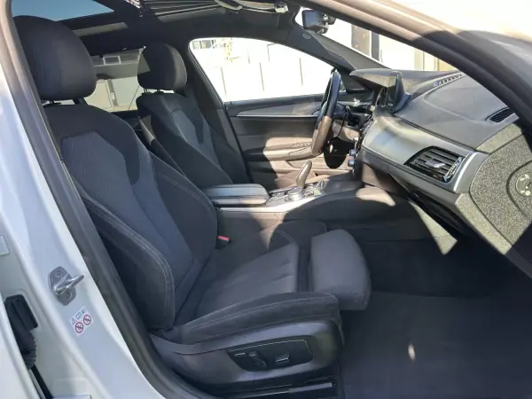 BMW 520 2018 - 28000 EUR, 217000 km - AUTO.MOTO.pt - 217000km - foto 61 de 67