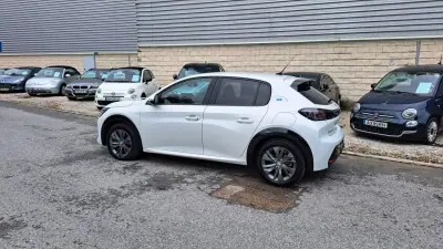 Peugeot e-208 2021 - 16480 EUR, 40817 km - AUTO.MOTO.pt - 40817km - foto 27 de 56