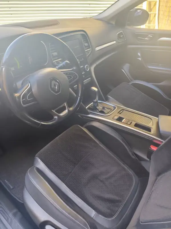 Renault Mégane 2017 - 13490 EUR, 169000 km - AUTO.MOTO.pt - 169000km - foto 6 de 15