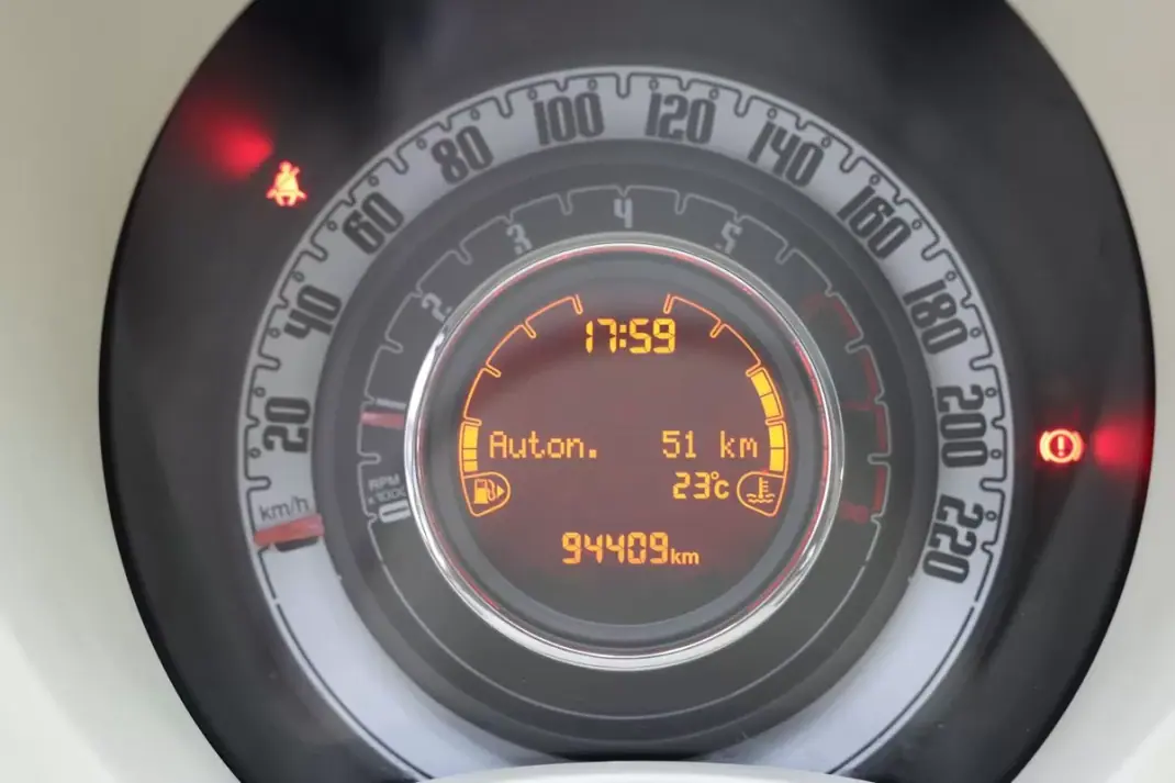 Fiat 500 2016 - 9900 EUR, 94409 km - 94409km - foto 11 de 19