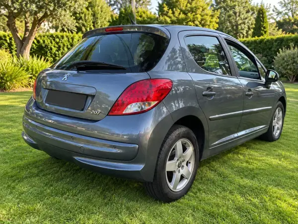 Peugeot 207 2010 — photo 3 of 7