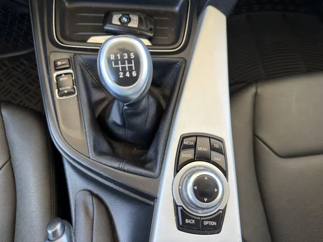 BMW 318 2013 - 13500 EUR, 239000 km - AUTO.MOTO.pt - 239000km - foto 21 de 22