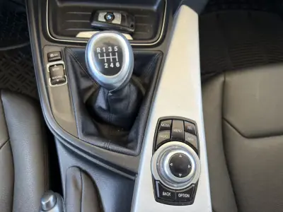 BMW 318 2013 - 13500 EUR, 239000 km - AUTO.MOTO.pt - 239000km - foto 21 de 22