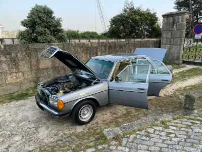 Mercedes-Benz 300 1982 - 13900 EUR, 233000 km - AUTO.MOTO.pt - 233000km - foto 10 de 32
