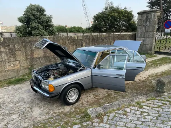Mercedes-Benz 300 1982 - 13900 EUR, 233000 km - AUTO.MOTO.pt - 233000km - foto 10 de 32