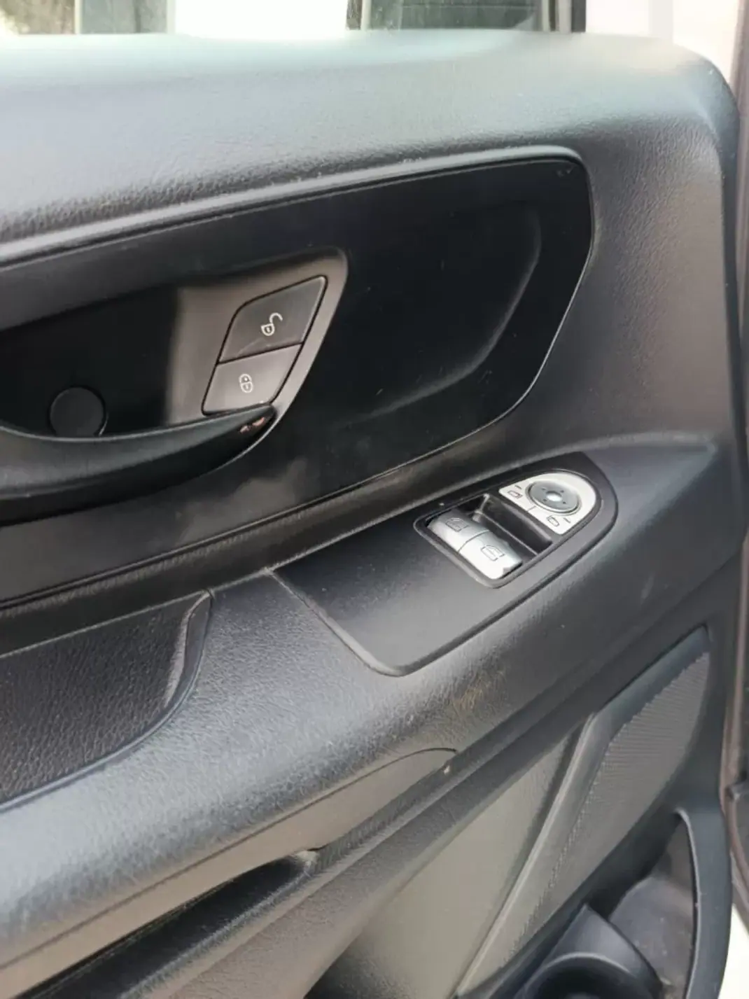 Mercedes-Benz Vito 2018 - 12000 EUR, 123 km - AUTO.MOTO.pt - 123km - foto 9 de 9