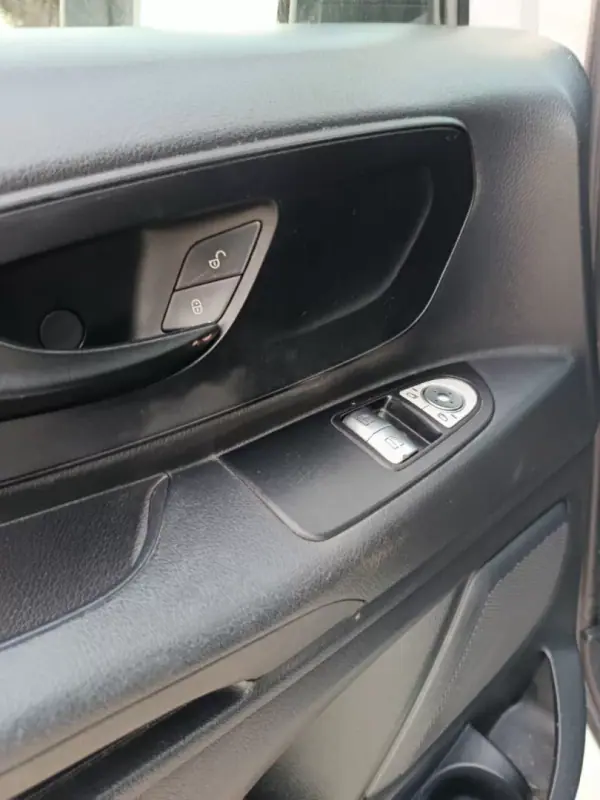 Mercedes-Benz Vito 2018 - 11950 EUR, 123 km - AUTO.MOTO.pt - 123km - foto 9 de 9