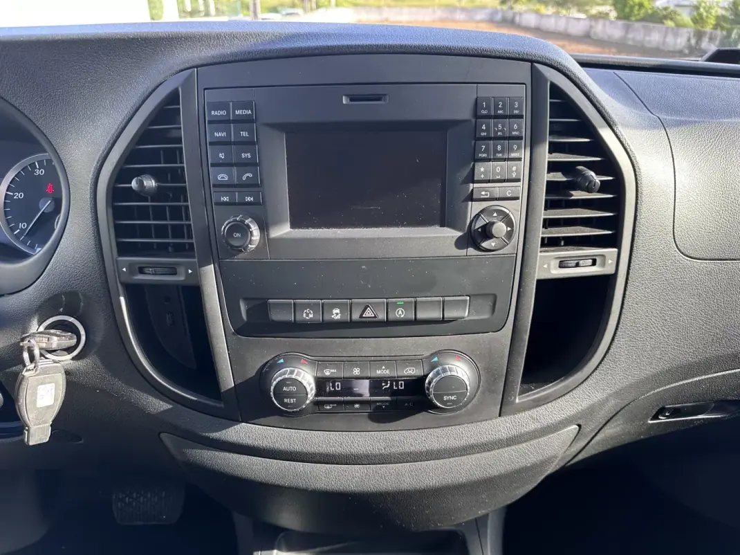 Mercedes-Benz Vito Tourer 2015 - 24900 EUR, 320000 km - AUTO.MOTO.pt - 320000km - foto 38 de 57