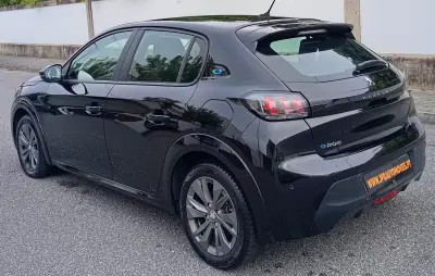 Peugeot e-208 2023 — foto 5 de 12