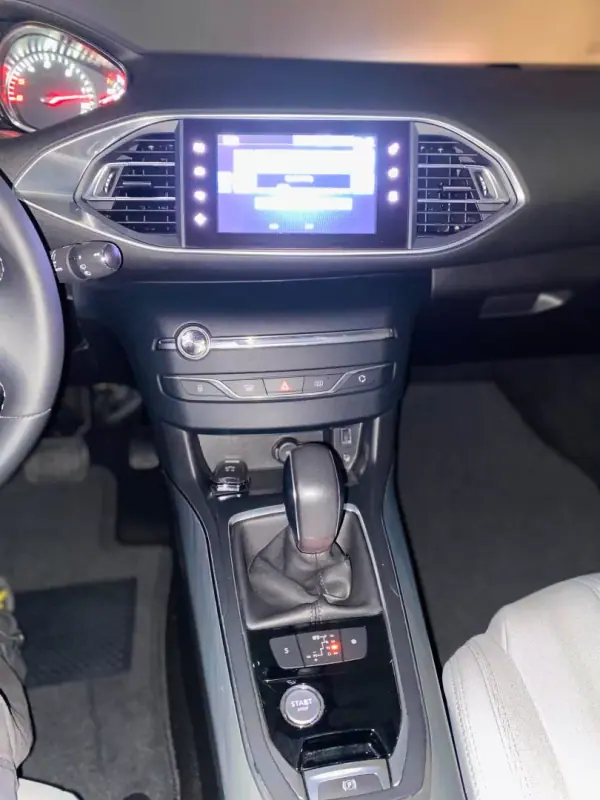 Peugeot 308 2016 - 15900 EUR, 171736 km - AUTO.MOTO.pt - 171736km - foto 30 de 48