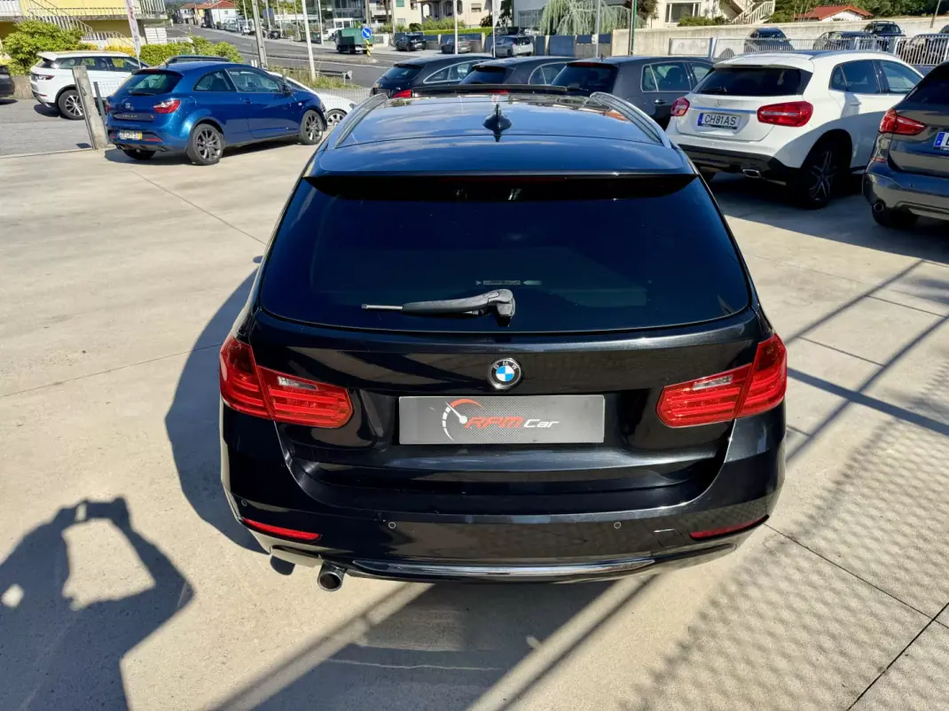 BMW 318 2015 - 13999 EUR, 220000 km - AUTO.MOTO.pt - 220000km - foto 13 de 23