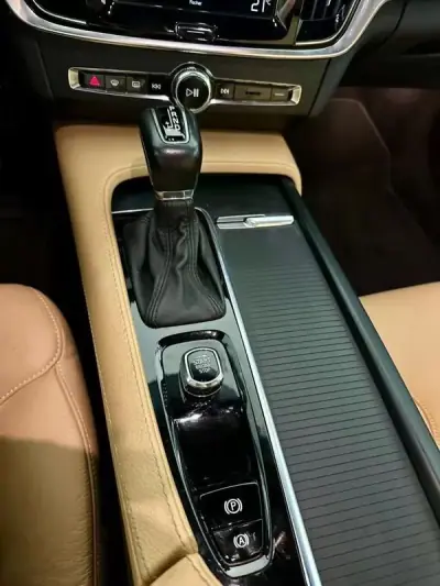 Volvo V90 2017 - 19750 EUR, 199000 km - AUTO.MOTO.pt - 199000km - foto 19 de 30