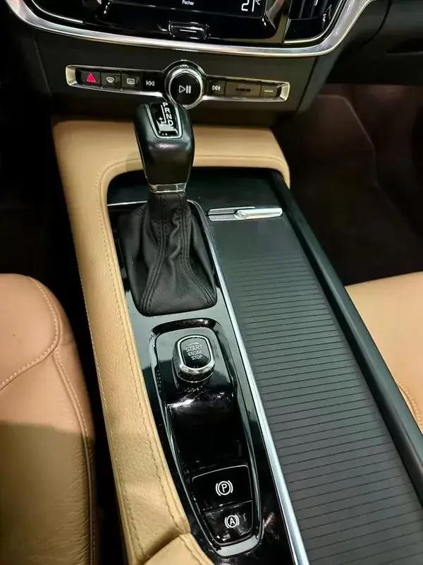 Volvo V90 2017 - 19750 EUR, 199000 km - AUTO.MOTO.pt - 199000km - foto 19 de 30