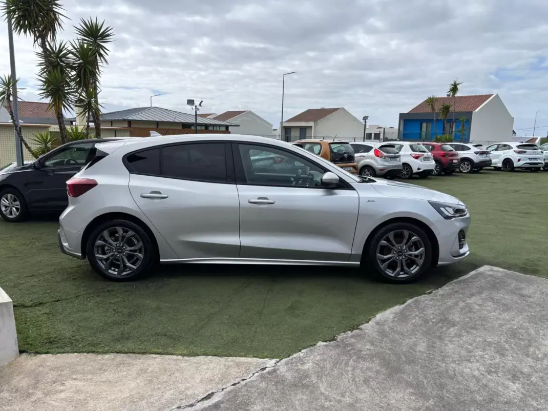 Ford Focus 2024 - 23490 EUR, 35103 km - AUTO.MOTO.pt - 35103km - foto 5 de 14