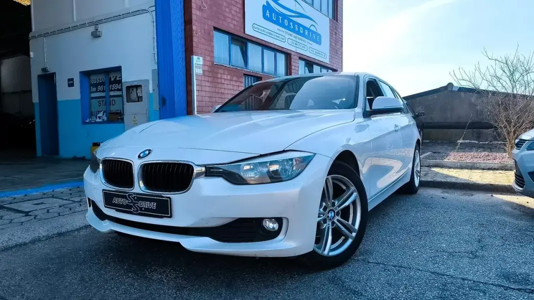 BMW 318 2015 - 12900 EUR, 195000 km - AUTO.MOTO.pt - 195000km - foto 1 de 20