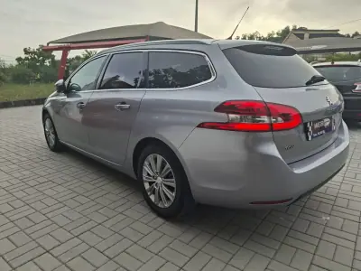 Peugeot 308 SW 2021 - 13490 EUR, 46850 km - 46850km - foto 21 de 28