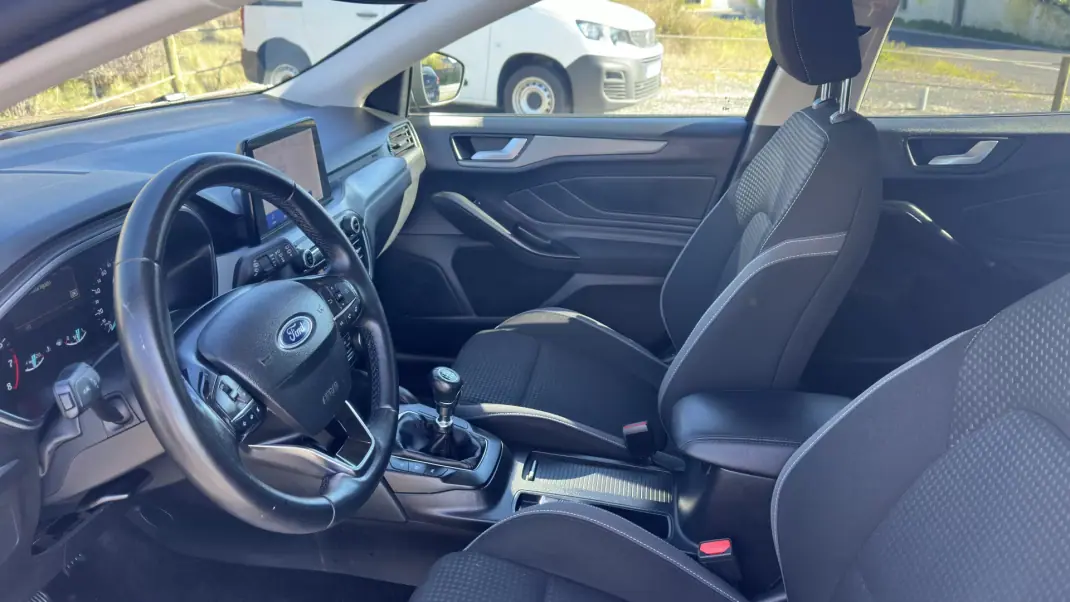 Ford Focus 2022 - 16490 EUR, 56000 km - AUTO.MOTO.pt - 56000km - foto 22 de 22