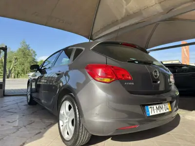 Opel Astra 2011 - 6450 EUR, 250730 km - AUTO.MOTO.pt - 250730km - foto 6 de 26