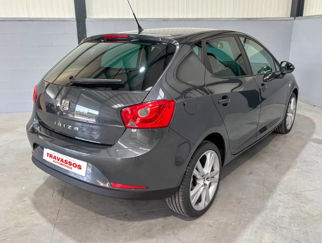 SEAT Ibiza 2009 - 10500 EUR, 94835 km - AUTO.MOTO.pt - 94835km - foto 6 de 10