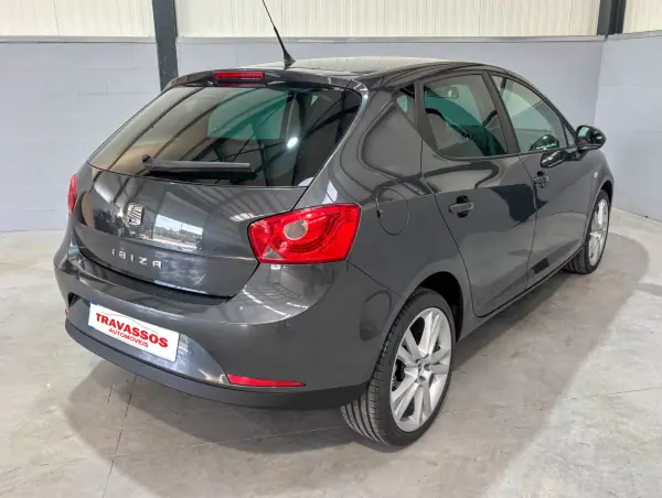 SEAT Ibiza 2009 - 10500 EUR, 94835 km - AUTO.MOTO.pt - 94835km - foto 6 de 10