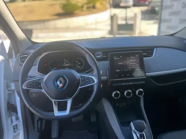 Renault Zoe 2020 - 15250 EUR, 83000 km - AUTO.MOTO.pt - 83000km - foto 10 de 11