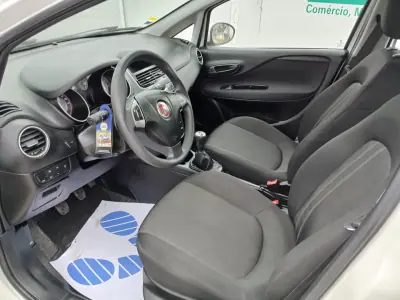 Fiat Punto 2016 - 7150 EUR, 156334 km - AUTO.MOTO.pt - 156334km - foto 14 de 24