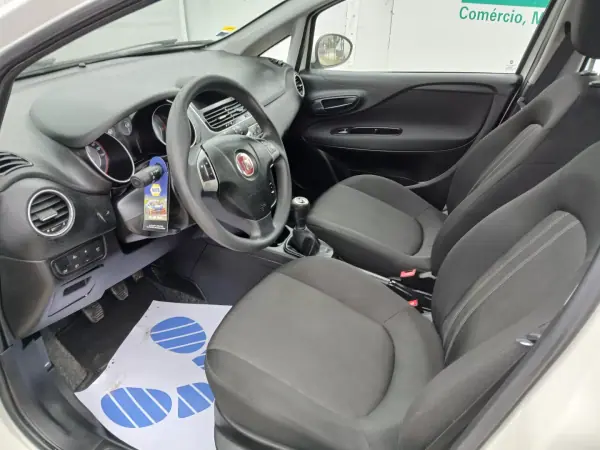 Fiat Punto 2016 - 6850 EUR, 156334 km - AUTO.MOTO.pt - 156334km - foto 14 de 24