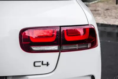 Citroën C4 Cactus 2019 - 12550 EUR, 90175 km - AUTO.MOTO.pt - 90175km - foto 11 de 41