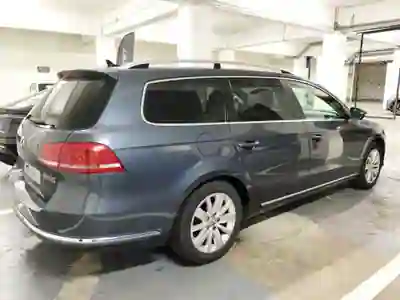 Volkswagen Passat Variant 2011 - 6500 EUR, 277000 km - AUTO.MOTO.pt - 277000km - foto 3 de 10