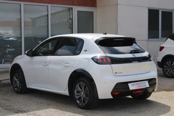 Peugeot e-208 2021 - 16490 EUR, 94000 km - AUTO.MOTO.pt - 94000km - foto 12 de 26