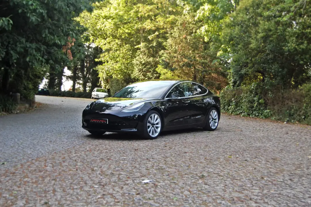 Tesla Model 3 2020 - 22500 EUR, 81000 km - AUTO.MOTO.pt - 81000km - foto 1 de 15