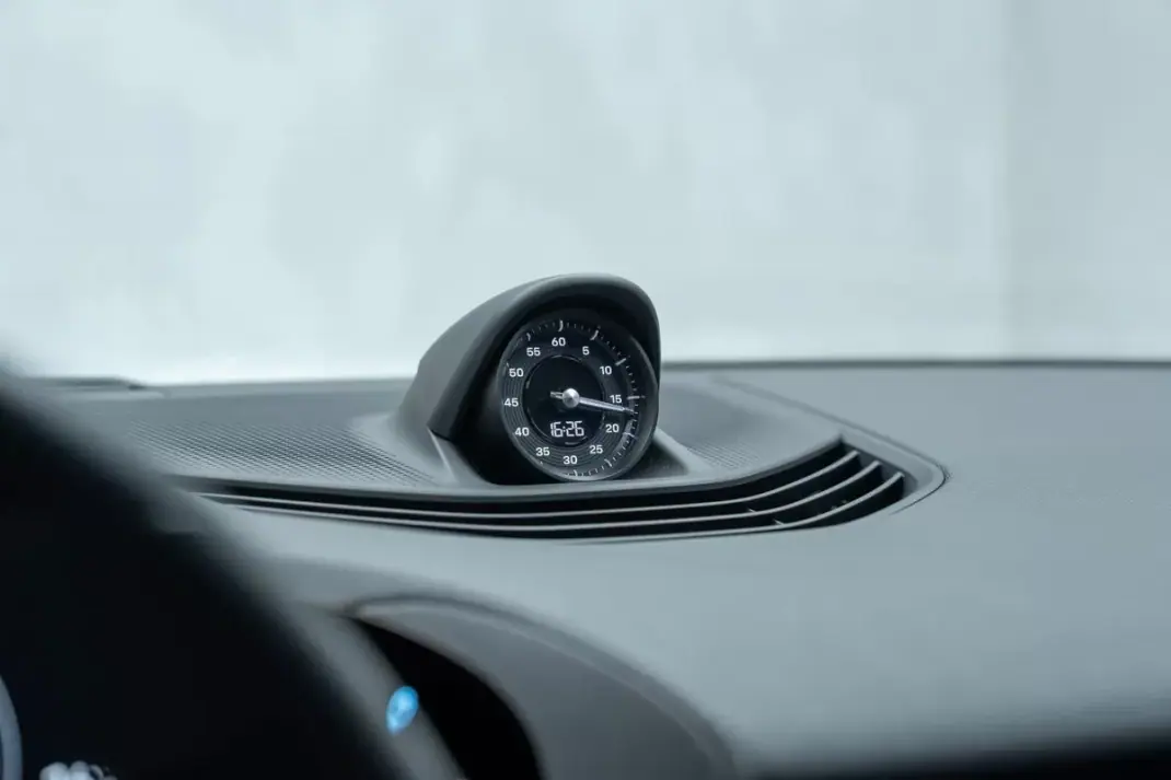 Porsche Taycan 2024 - 84950 EUR, 8000 km - AUTO.MOTO.pt - 8000km - foto 23 de 58