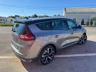 Renault Grand Scénic 2018 - 18950 EUR, 158458 km - AUTO.MOTO.pt - 158458km - foto 4 de 10