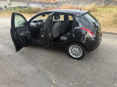 Lancia Ypsilon 2013 - 5990 EUR, 135000 km - AUTO.MOTO.pt - 135000km - foto 7 de 26