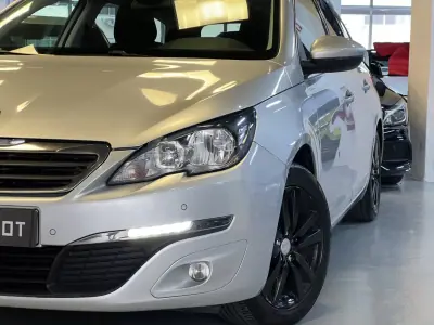 Peugeot 308 SW 2014 - 6990 EUR, 298000 km - AUTO.MOTO.pt - 298000km - foto 6 de 37
